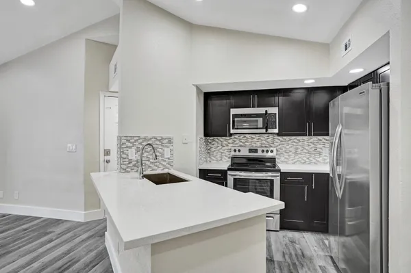 $2,195 | 595 Vista Isles Drive, Unit 1925, Sunrise, FL 33325