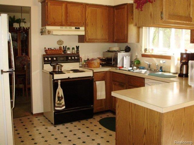 8526 Mannington Road Canton, MI 48187 - Photo 8 of 10 Kitchen