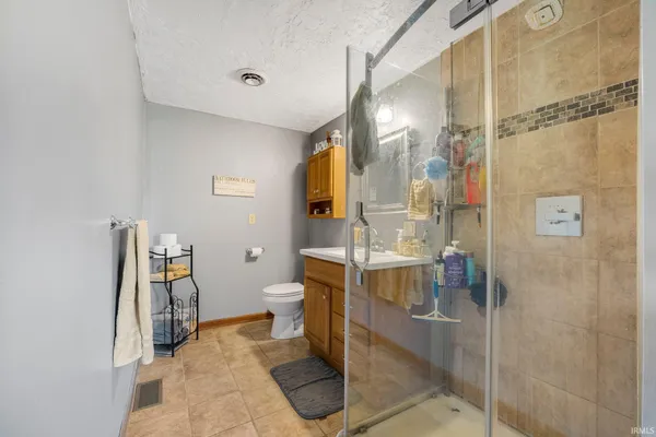 $300,000 | 5048 County Road 31, Auburn, IN 46706