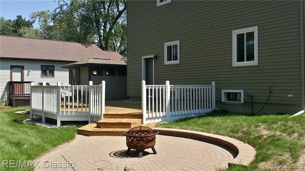 2585 Desmond Road Waterford, MI 48329 - Photo 29 of 41