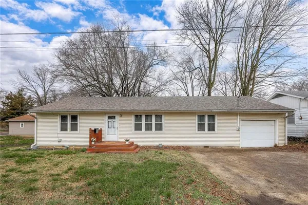 $165,000 | 406 East Washington Street, Windsor, MO 65360