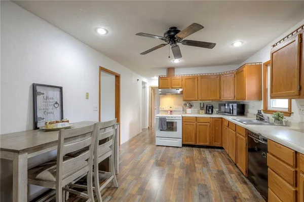 $165,000 | 406 East Washington Street, Windsor, MO 65360