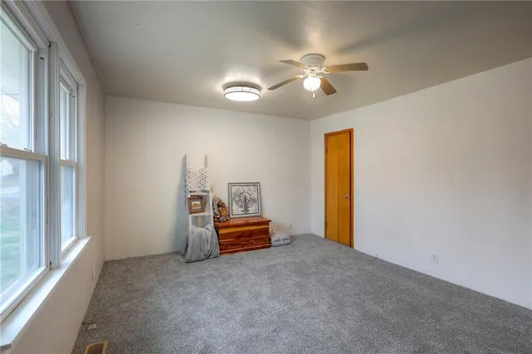 $165,000 | 406 East Washington Street, Windsor, MO 65360