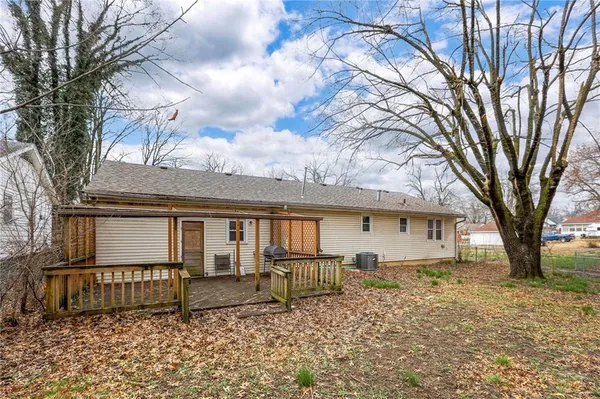 $165,000 | 406 East Washington Street, Windsor, MO 65360