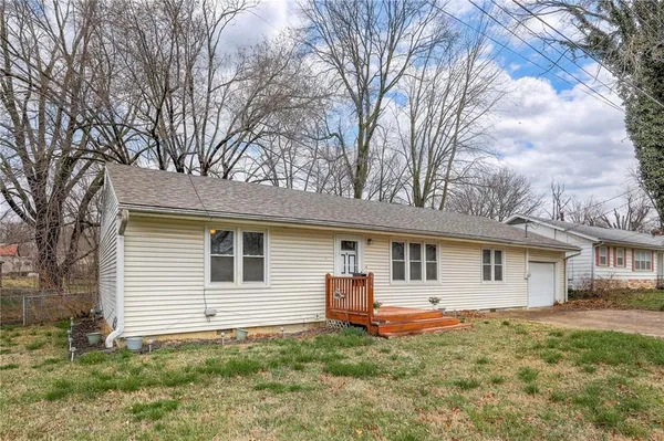 $165,000 | 406 East Washington Street, Windsor, MO 65360