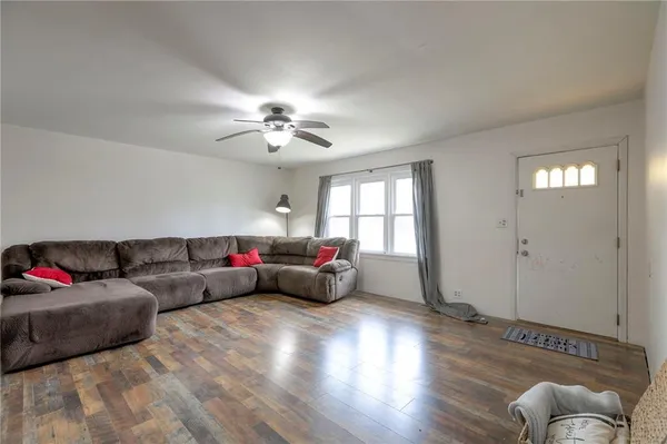 $165,000 | 406 East Washington Street, Windsor, MO 65360