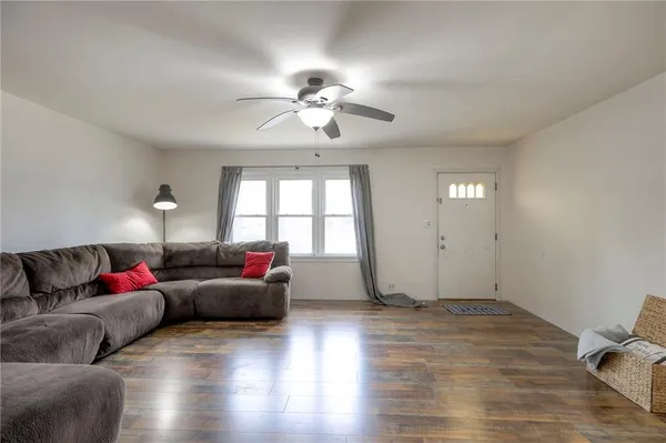 $165,000 | 406 East Washington Street, Windsor, MO 65360