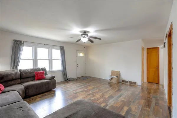 $165,000 | 406 East Washington Street, Windsor, MO 65360