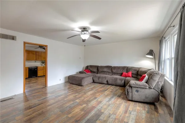 $165,000 | 406 East Washington Street, Windsor, MO 65360