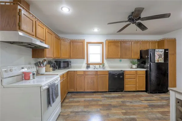 $165,000 | 406 East Washington Street, Windsor, MO 65360