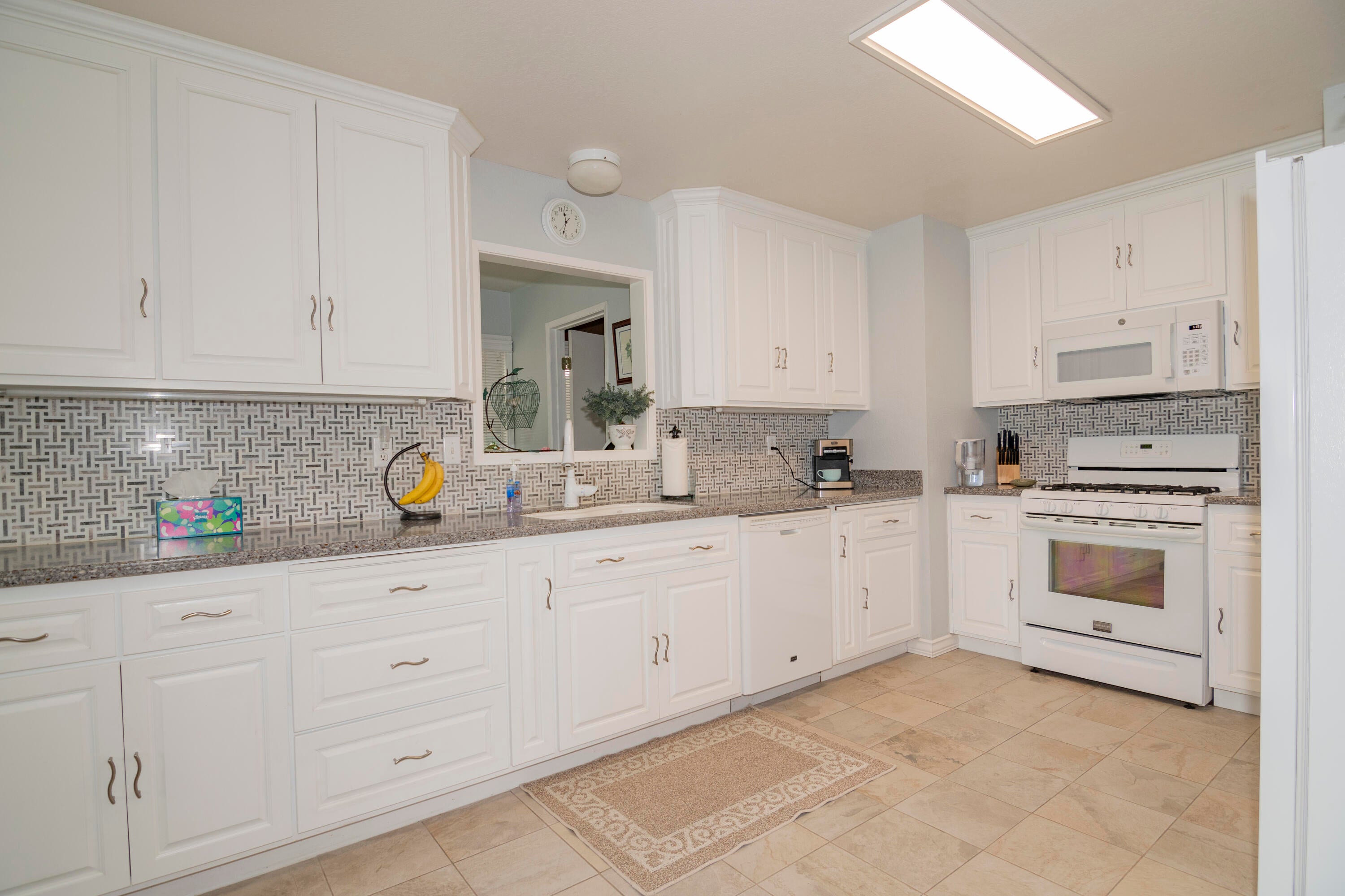 1728 Minear Road Medford, OR 97501 - Photo 11 of 68 Kithen