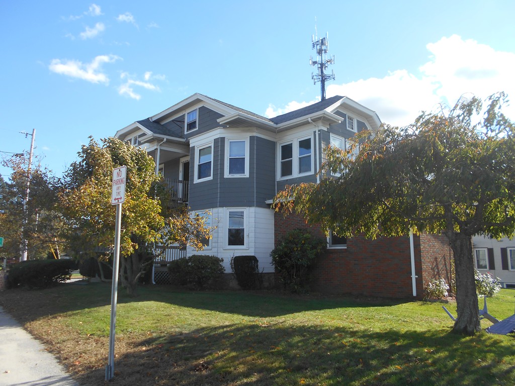 563 Smithfield Road North Smithfield, RI 02896 - Photo 3 of 24 Gallery Image 3