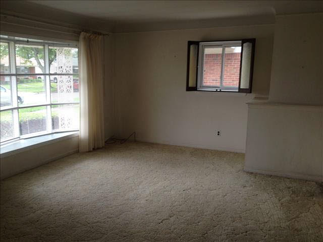 26839 Merideth Drive Warren, MI 48091 - Photo 5 of 9 Living Room