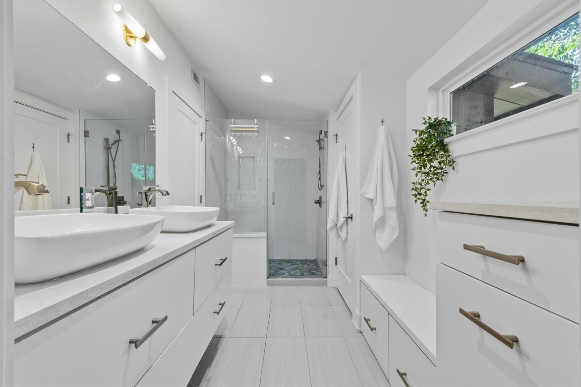 2712 Oak Springs Drive, Unit A Austin, TX 78702 - Photo 21 of 34 a spacious bathroom with a shower sink and mirror