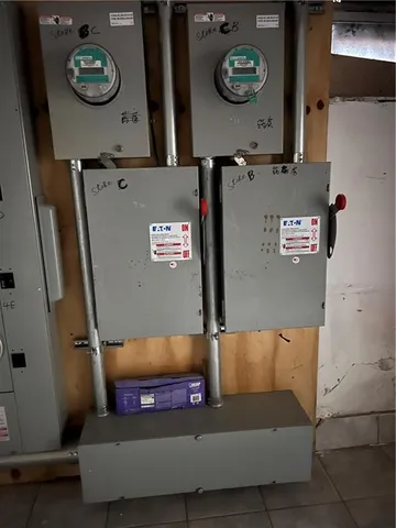 a view of entryway with outdoor space