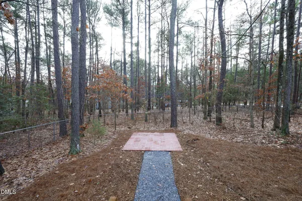 a view of a house with backyard