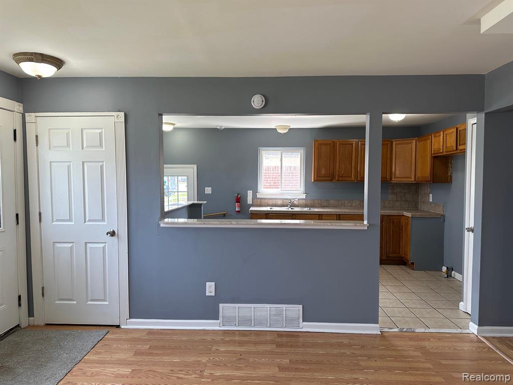 19175 Inkster Road Livonia, MI 48152 - Photo 13 of 49