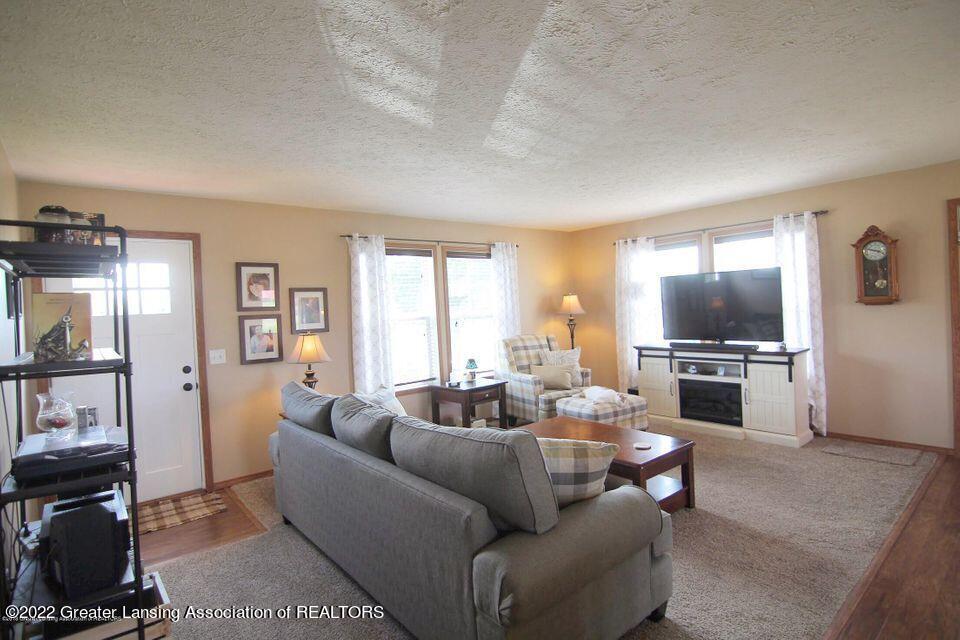 8080 Doyle Road Laingsburg, MI 48848 - Photo 3 of 22 20180813205019591318000000-o