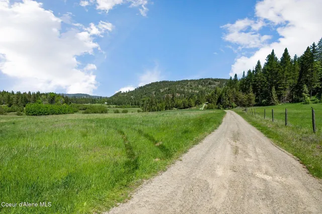 $335,000 | 2902 Jewel Lake Road, Sagle, ID 83860