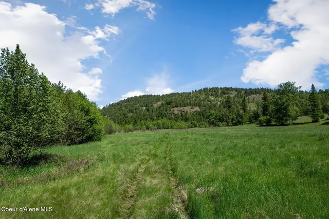 $335,000 | 2902 Jewel Lake Road, Sagle, ID 83860