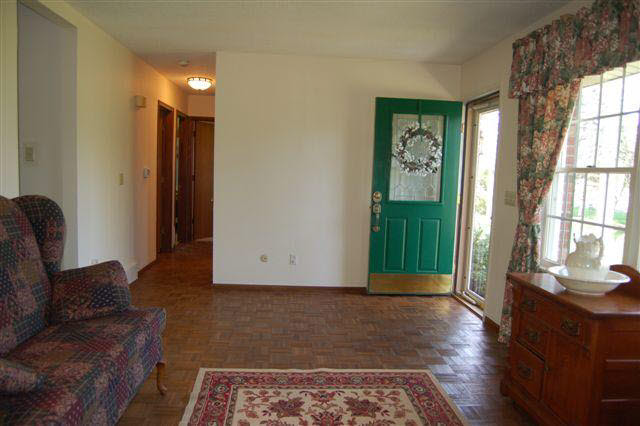 3397 School Road Temperance, MI 48182 - Photo 10 of 20 LIVING ROOM