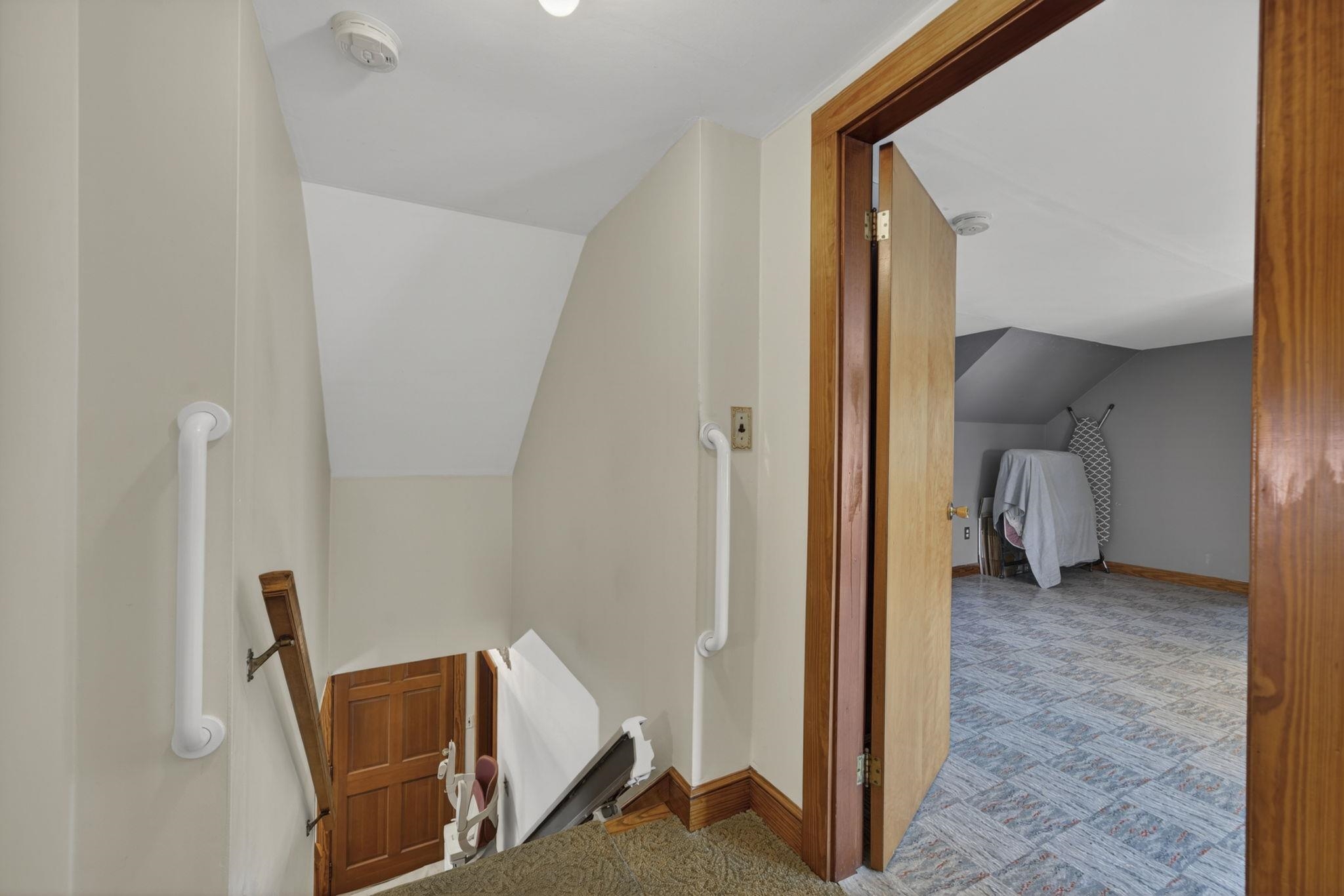 91 Hampstead Road Derry, NH 03038 - Photo 20 of 60