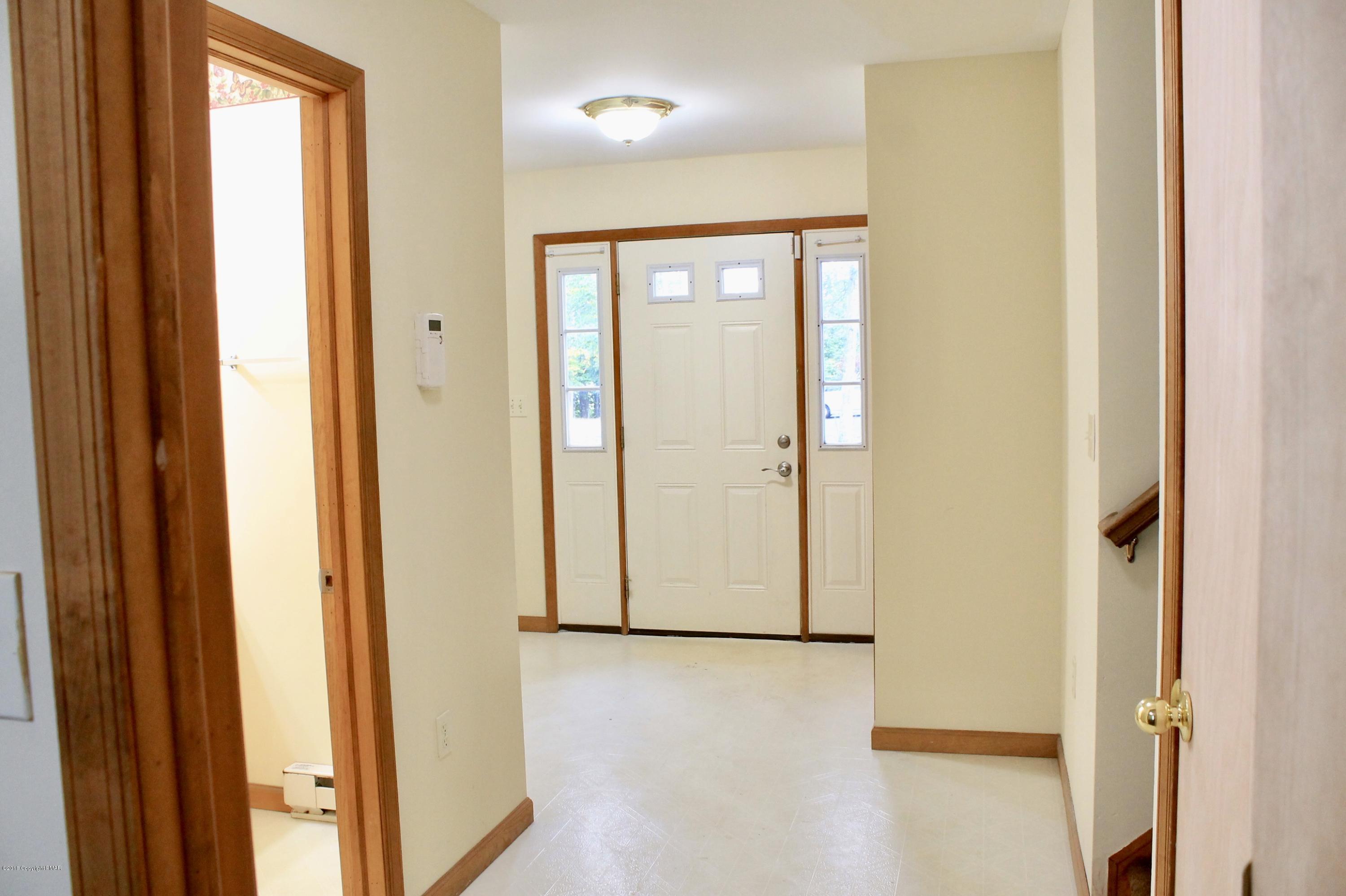440 Northampton Road Tobyhanna, PA 18466 - Photo 15 of 21 Foyer