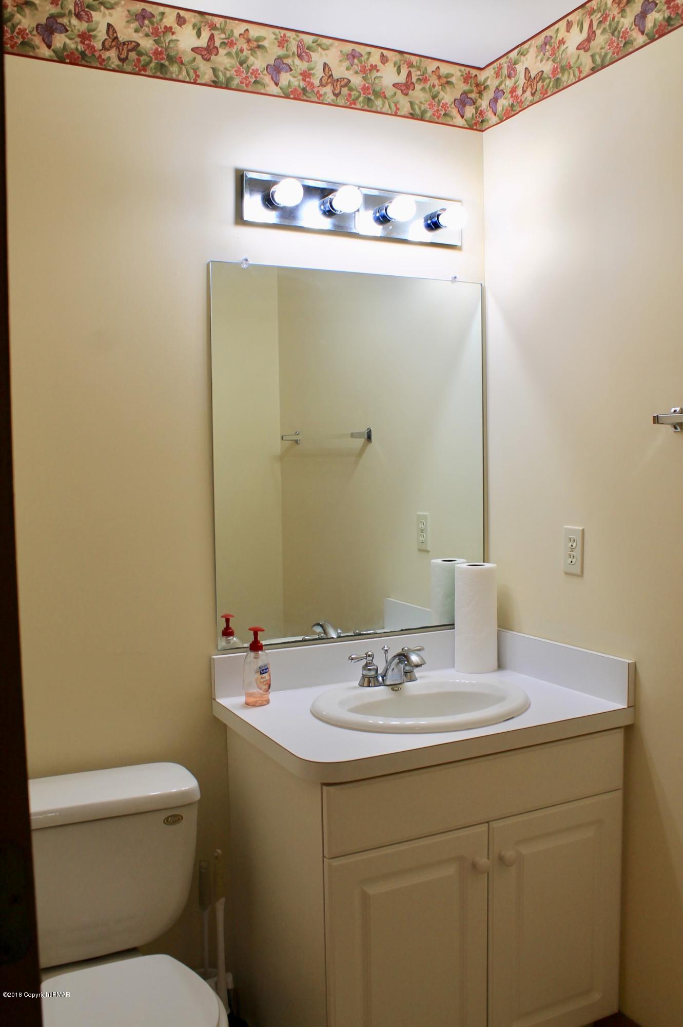 440 Northampton Road Tobyhanna, PA 18466 - Photo 16 of 21 main bath in foyer