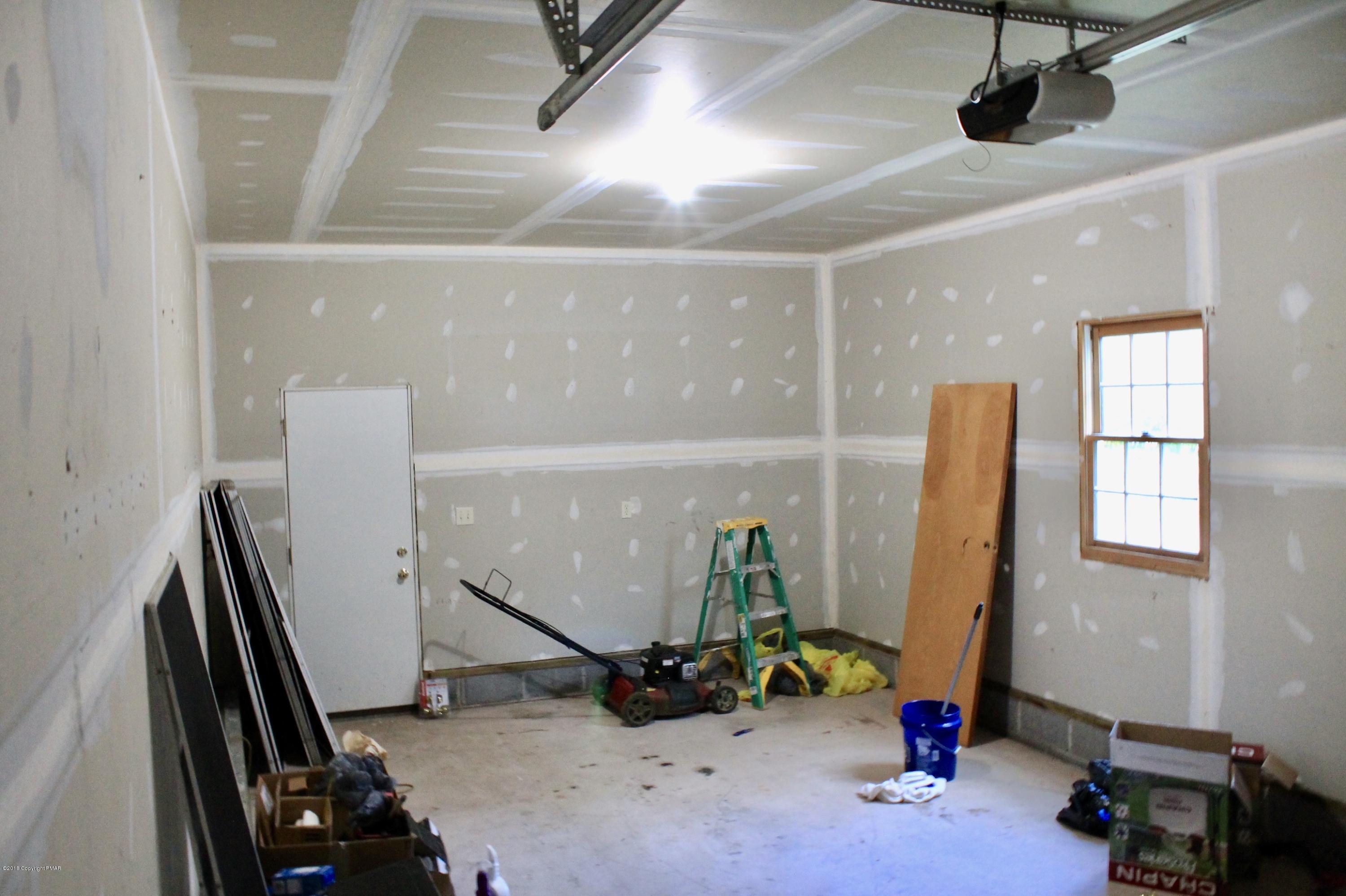440 Northampton Road Tobyhanna, PA 18466 - Photo 17 of 21 one car garage