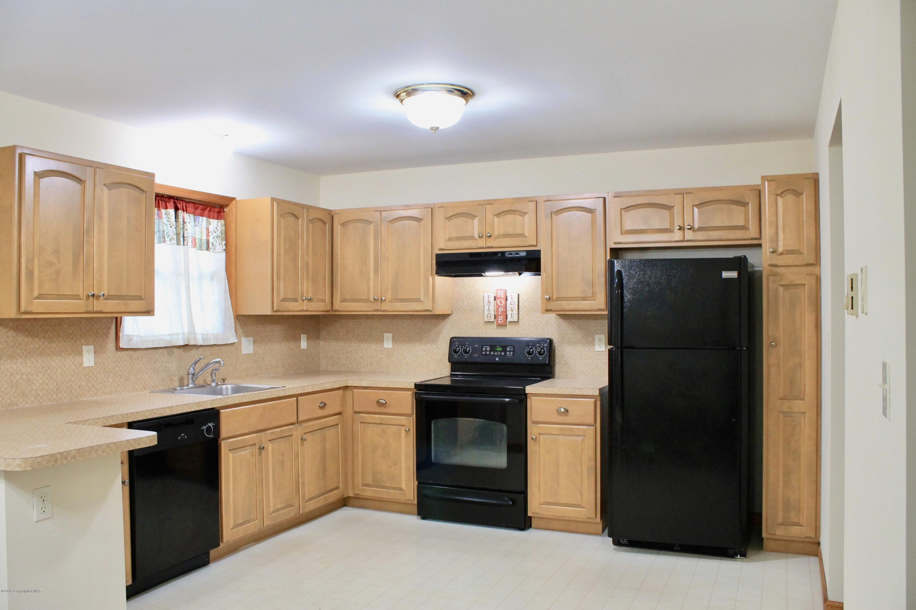 440 Northampton Road Tobyhanna, PA 18466 - Photo 3 of 21 Kitchen