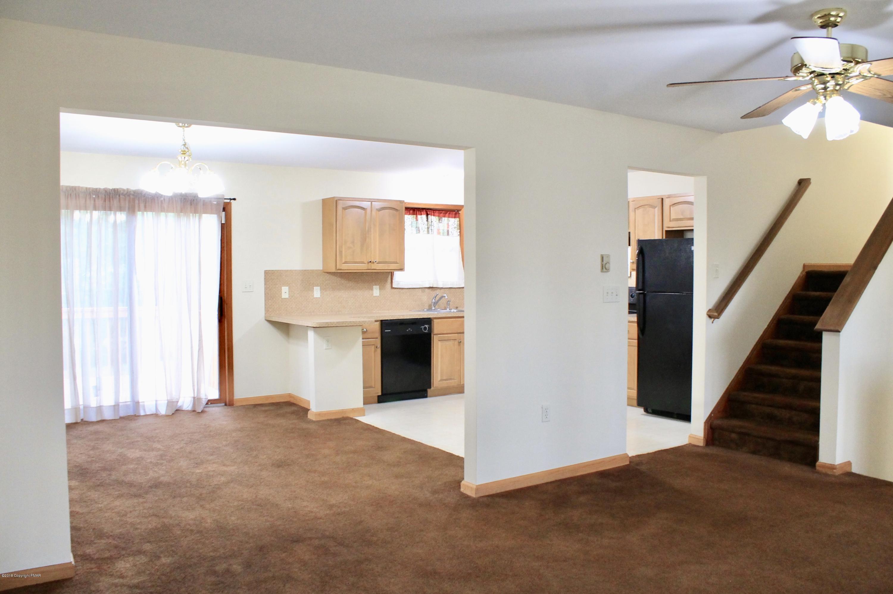 440 Northampton Road Tobyhanna, PA 18466 - Photo 5 of 21 Living room view