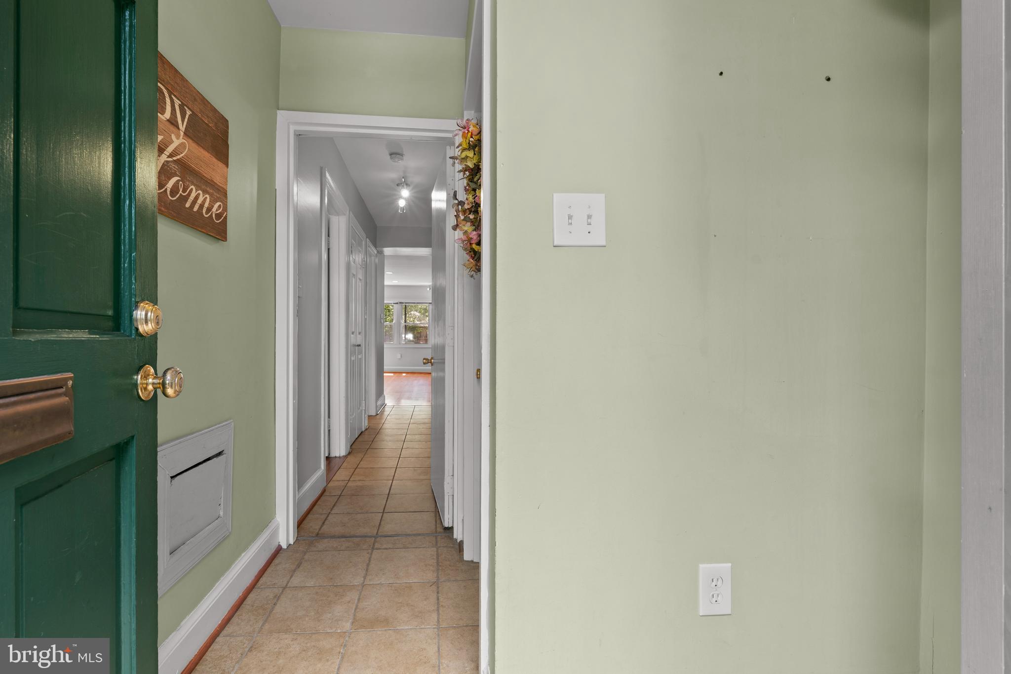 1815 East Capitol Street Southeast, Unit 1 Washington, DC 20003 - Photo 4 of 19 a view of a hallway