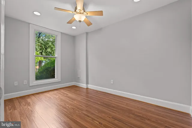 a view of utility room