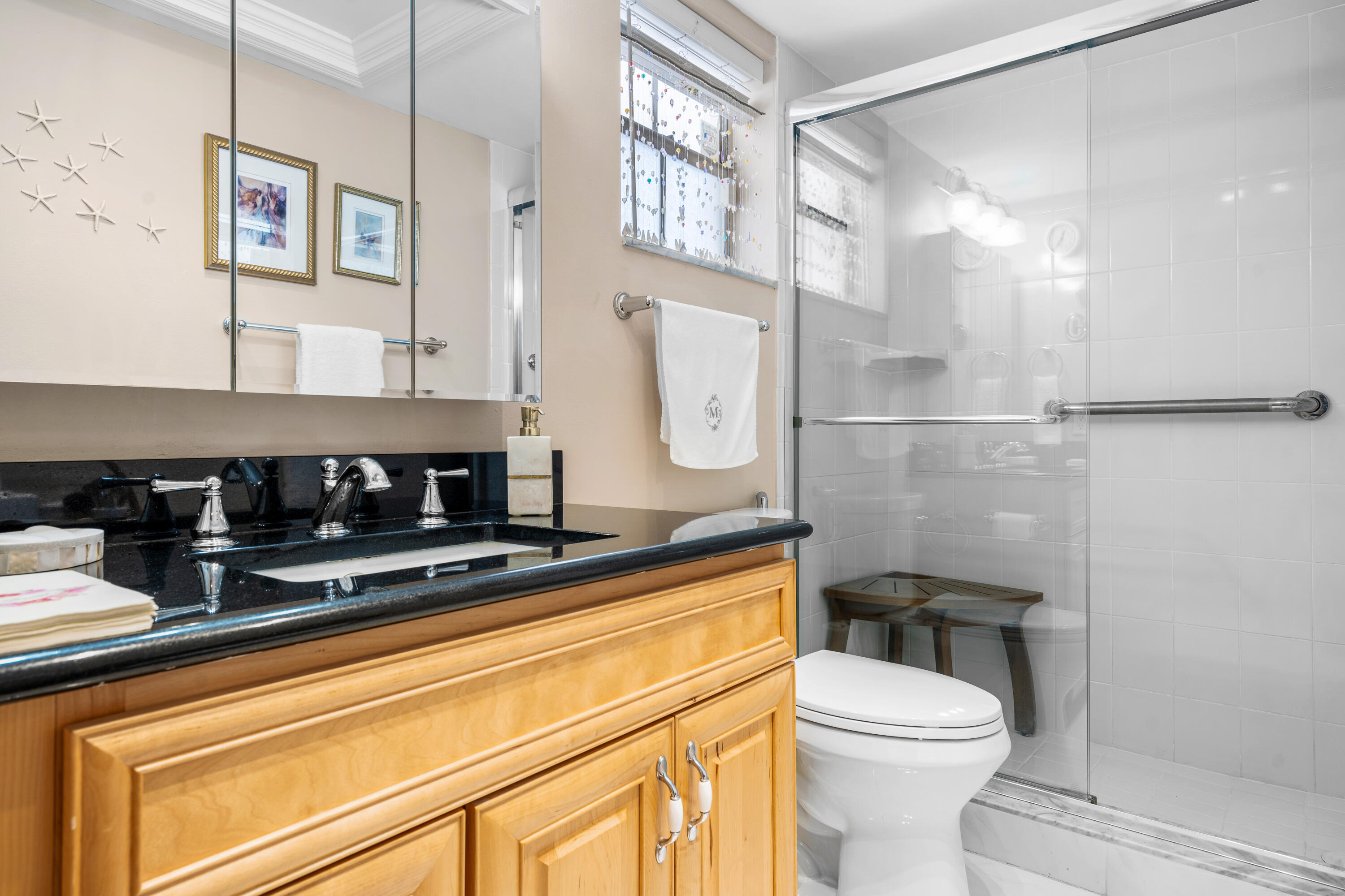 400 Northeast 20th Street Boca Raton, FL 33431 - Photo 8 of 17 Bathroom