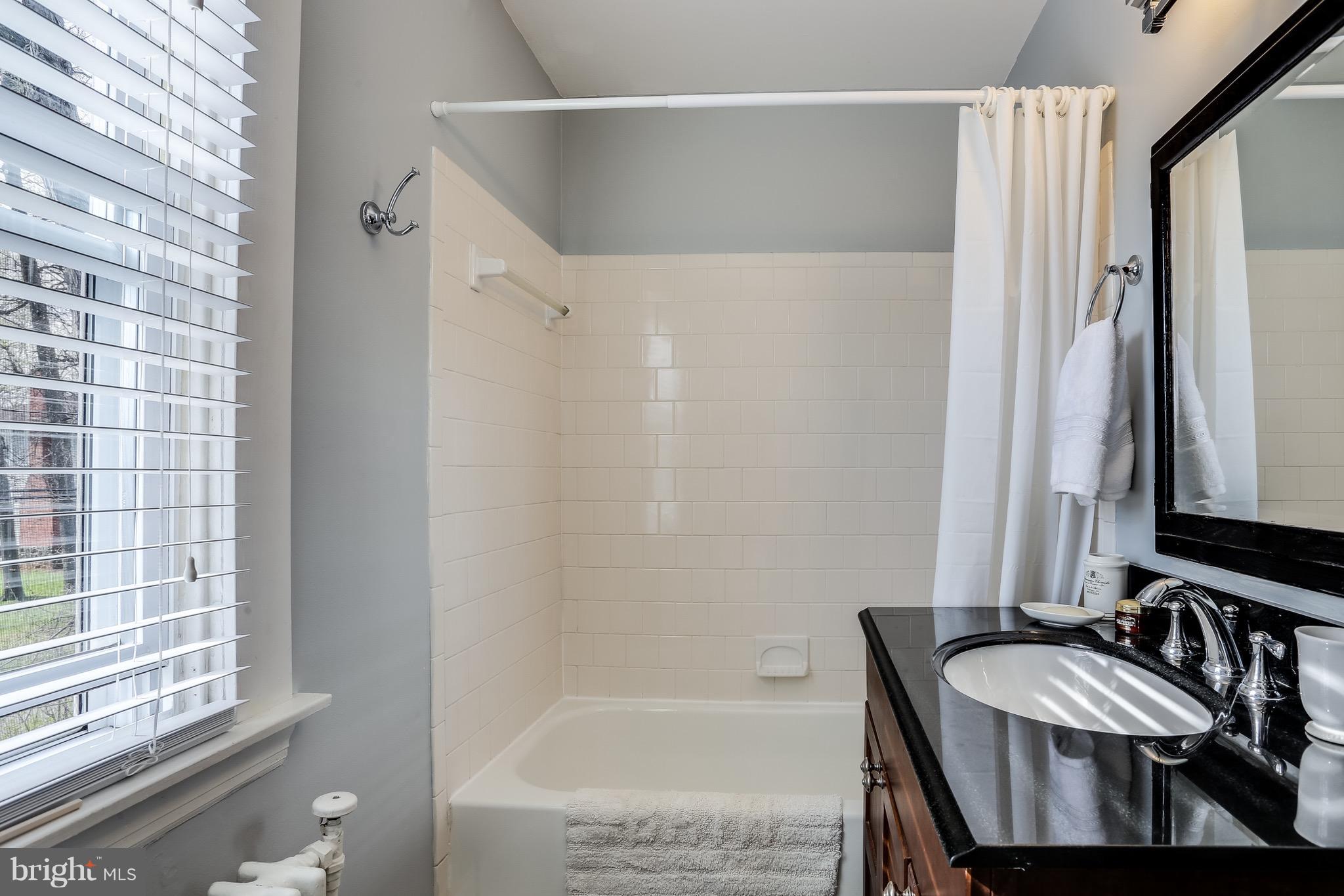 3522 St James Road Baltimore, MD 21244 - Photo 20 of 30 Full Bath Upper Level Main House