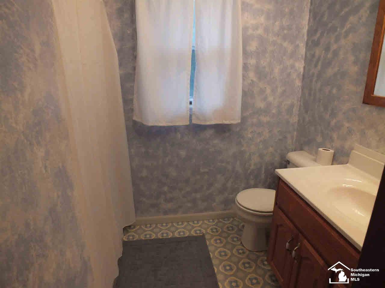 11710 Wells Road Petersburg, MI 49270 - Photo 22 of 22 Upper Level Full Bath