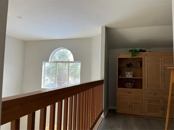 a view of entryway with a front door