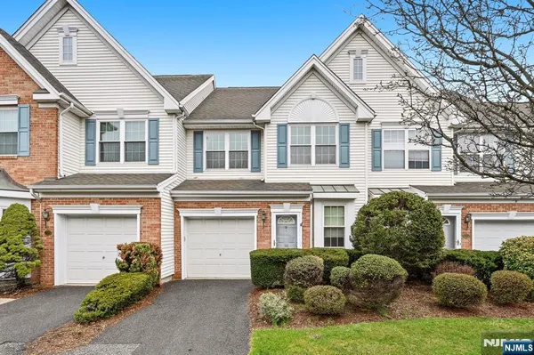 $599,900 | 118 Cambridge Drive, Unit 1067, Nutley, NJ 07110