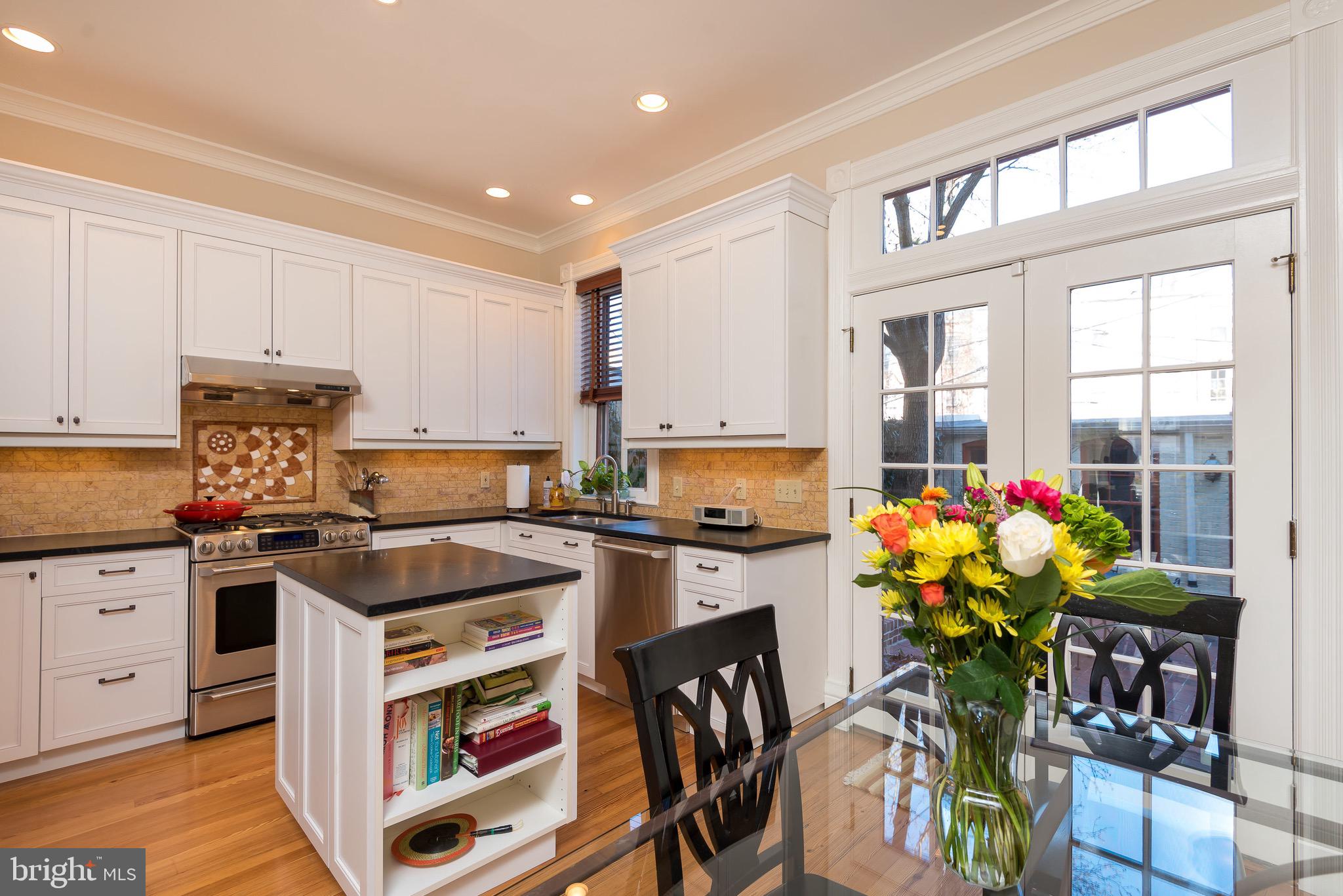 138 E Street Southeast Washington, DC 20003 - Photo 8 of 46