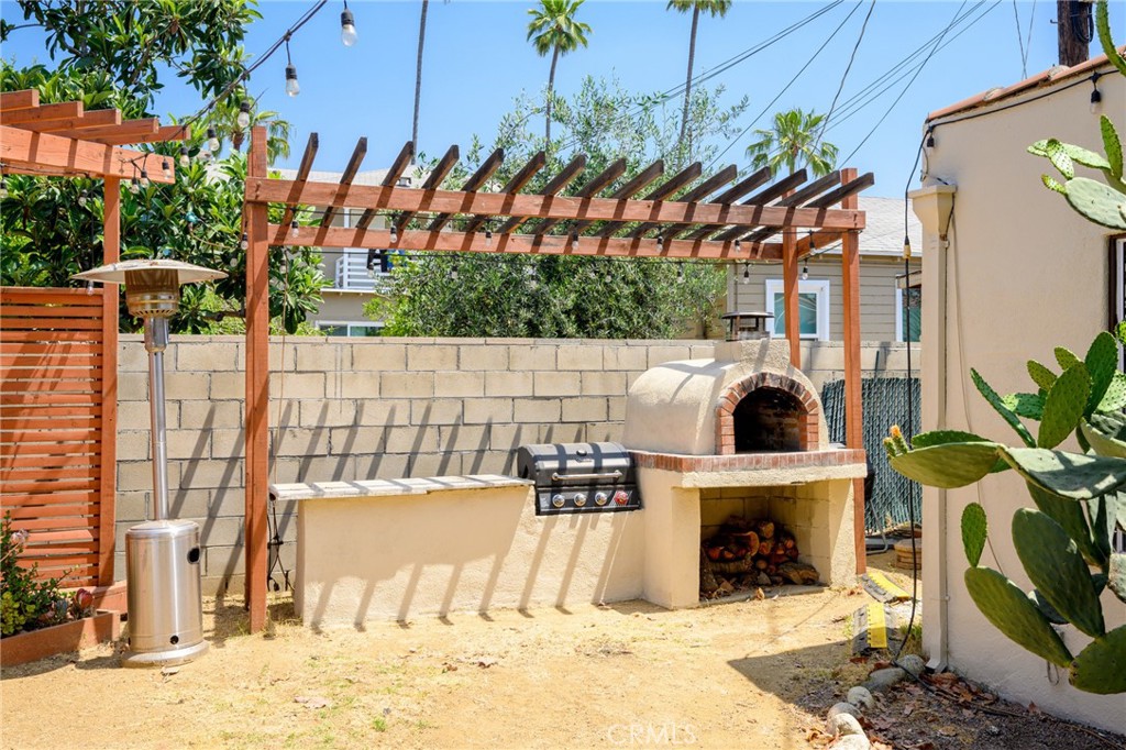635 Arden Avenue Glendale, CA 91202 - Photo 22 of 36 a front view of a house with a yard