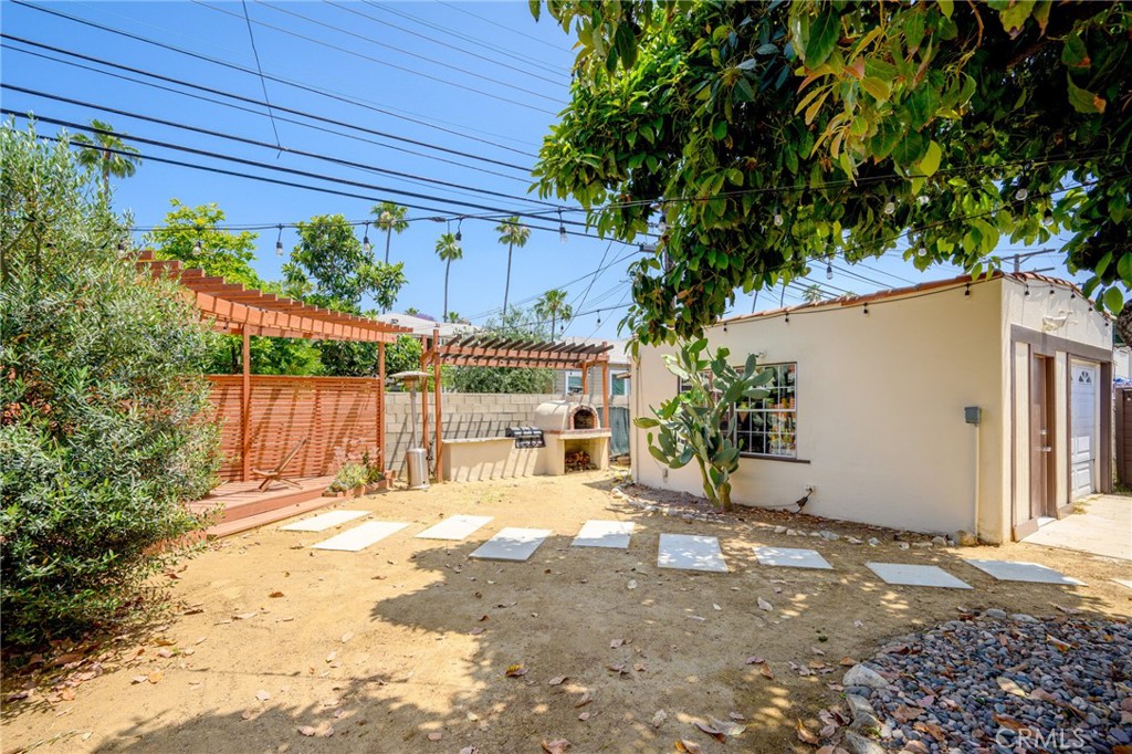 635 Arden Avenue Glendale, CA 91202 - Photo 23 of 36 a view of a backyard