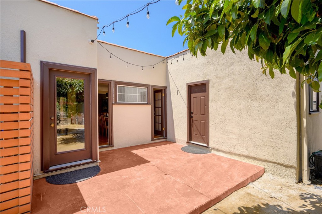 635 Arden Avenue Glendale, CA 91202 - Photo 26 of 36 a yellow house with a outdoor space