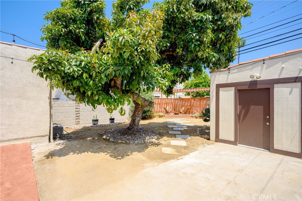 635 Arden Avenue Glendale, CA 91202 - Photo 33 of 36 a view of a house with a tree