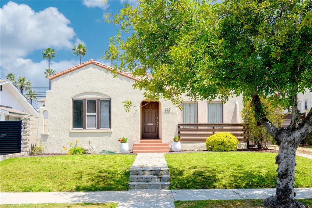 635 Arden Avenue Glendale, CA 91202 - Photo 36 of 36 a front view of a house with garden