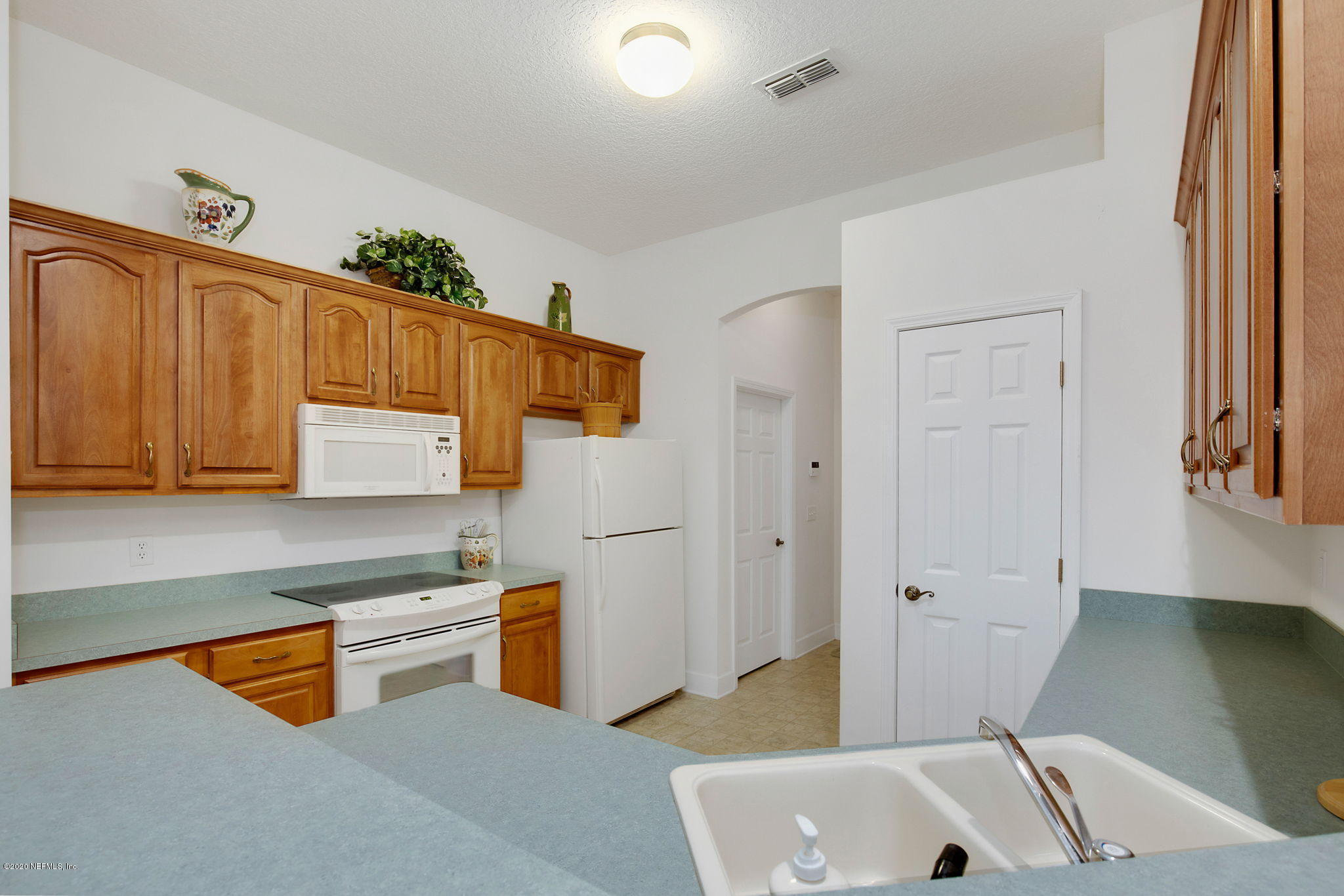 1545 Crichton Road West Jacksonville, FL 32221 - Photo 17 of 30 a bathroom with a sink a bathtub a mirror and shower