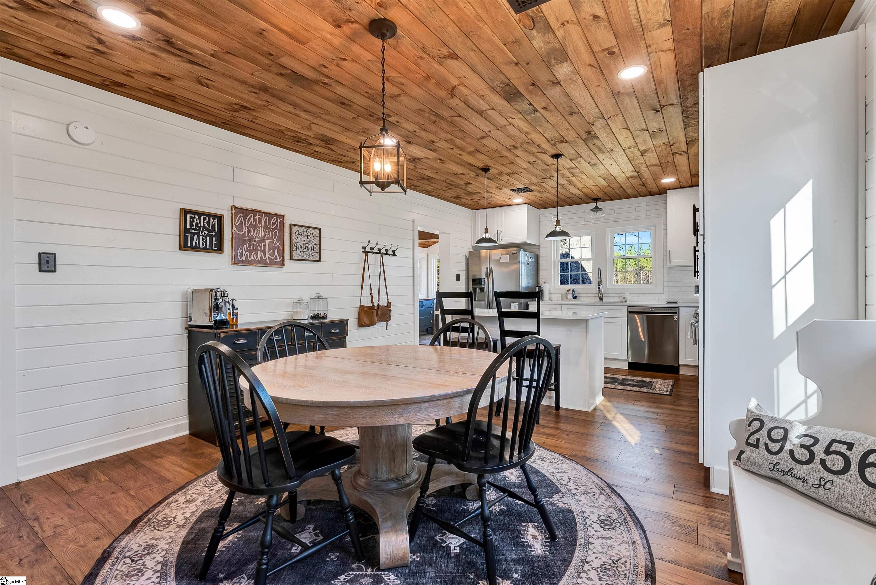 825 South Shamrock Avenue Landrum, SC 29356 - Photo 11 of 36