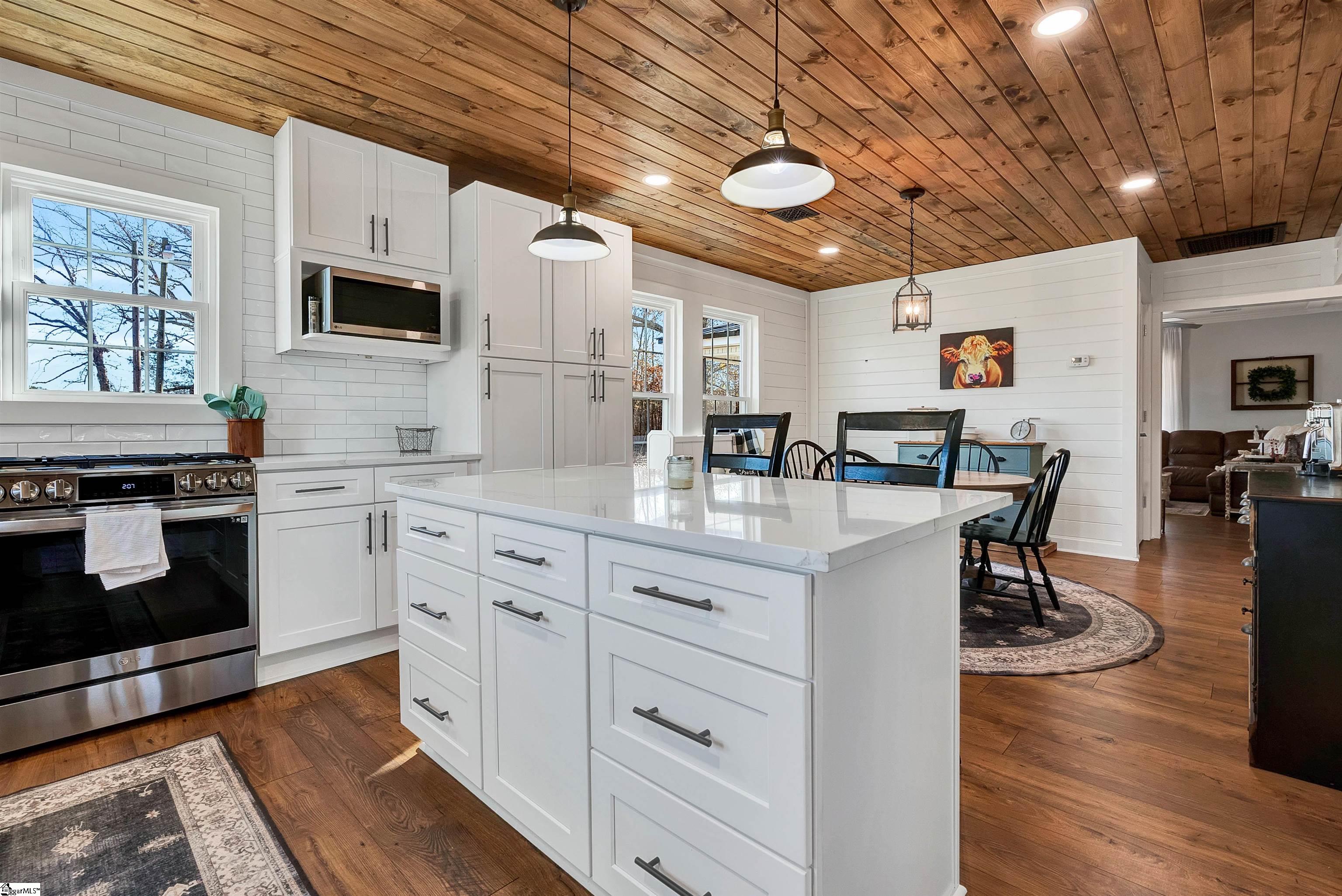 825 South Shamrock Avenue Landrum, SC 29356 - Photo 14 of 36