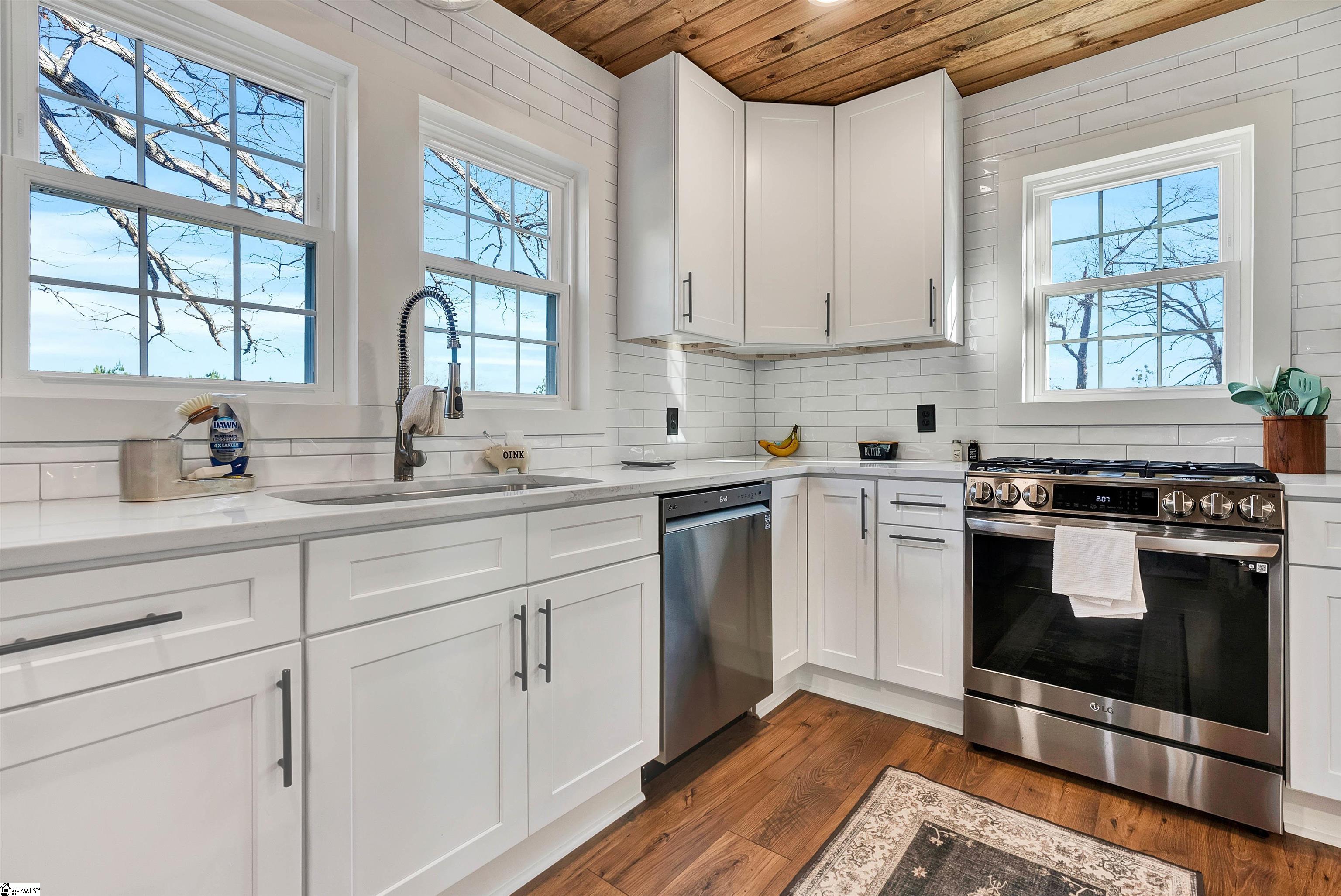 825 South Shamrock Avenue Landrum, SC 29356 - Photo 15 of 36