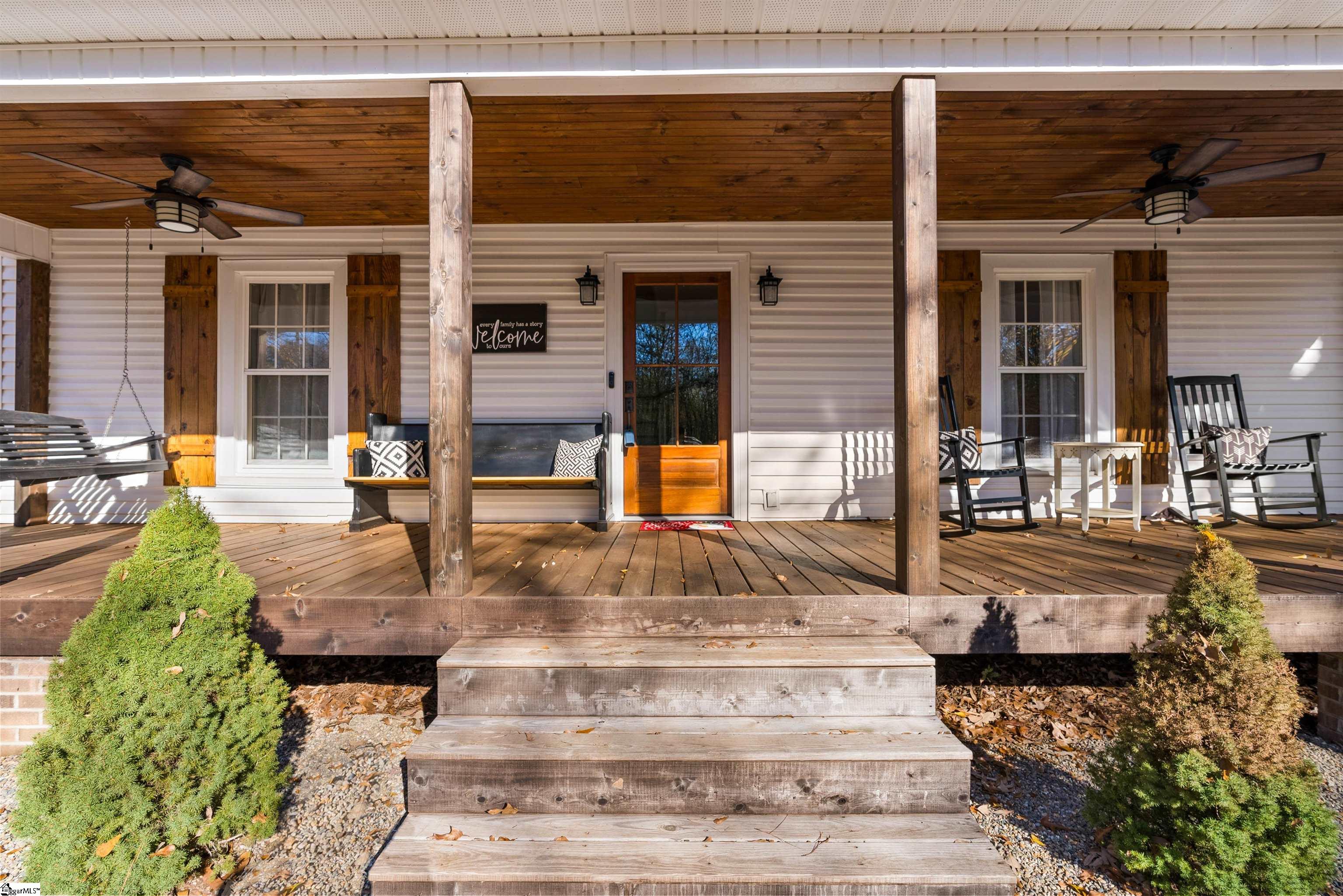 825 South Shamrock Avenue Landrum, SC 29356 - Photo 3 of 36