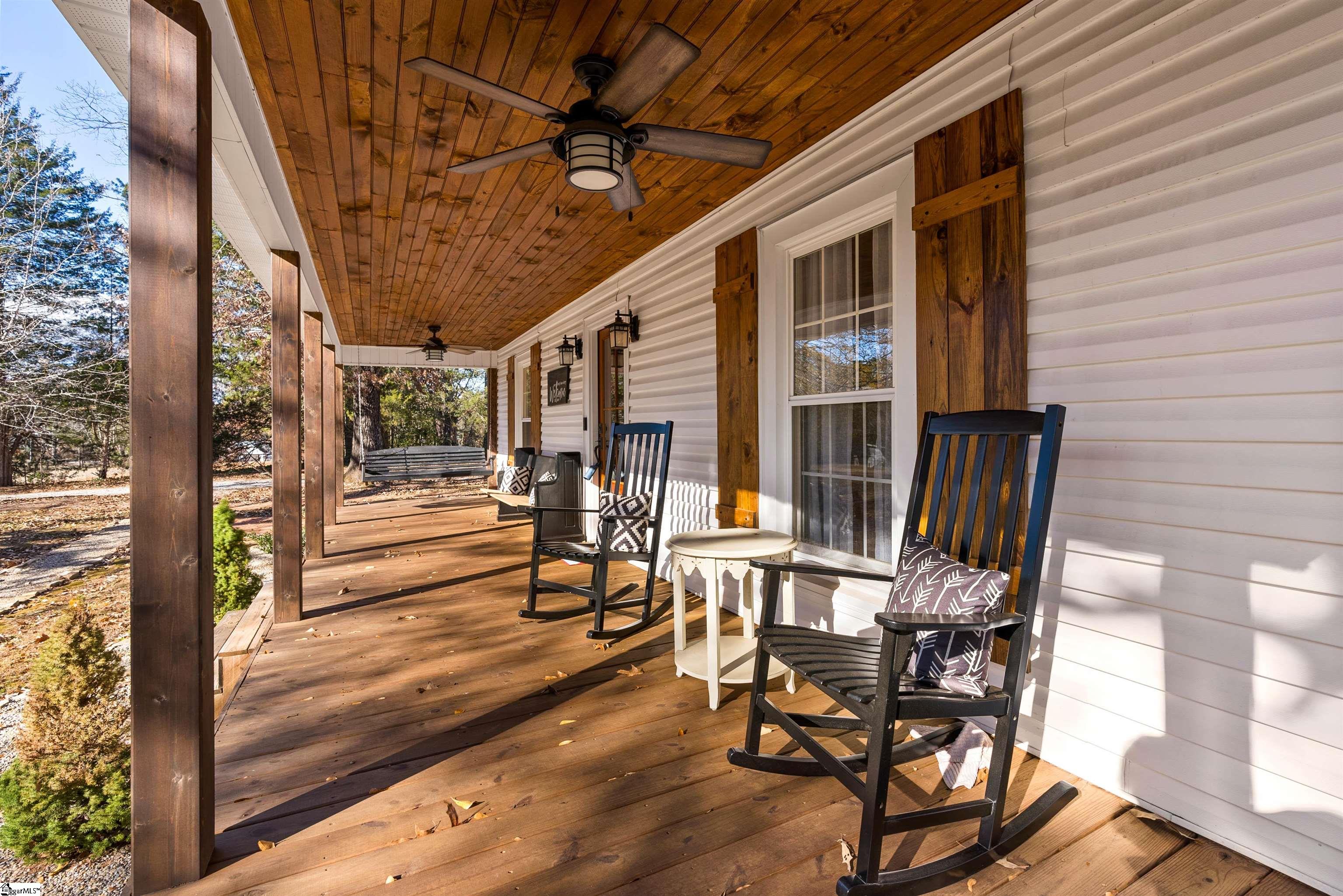 825 South Shamrock Avenue Landrum, SC 29356 - Photo 4 of 36